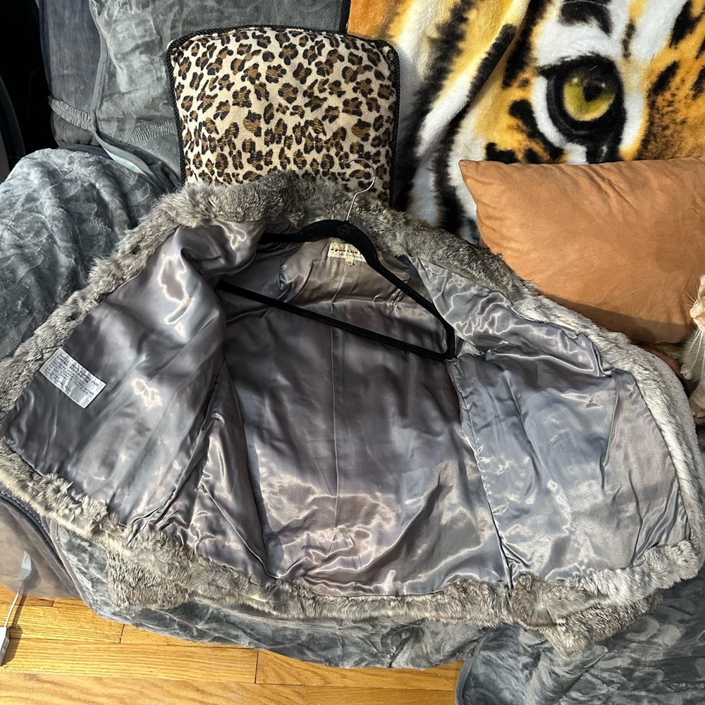 Classy Rabbit Short Jacket - Picture 3 of 3